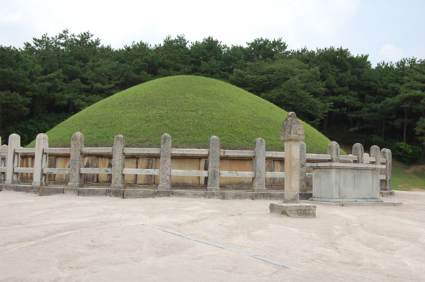 SillaGeneralKimYushinTomb1
